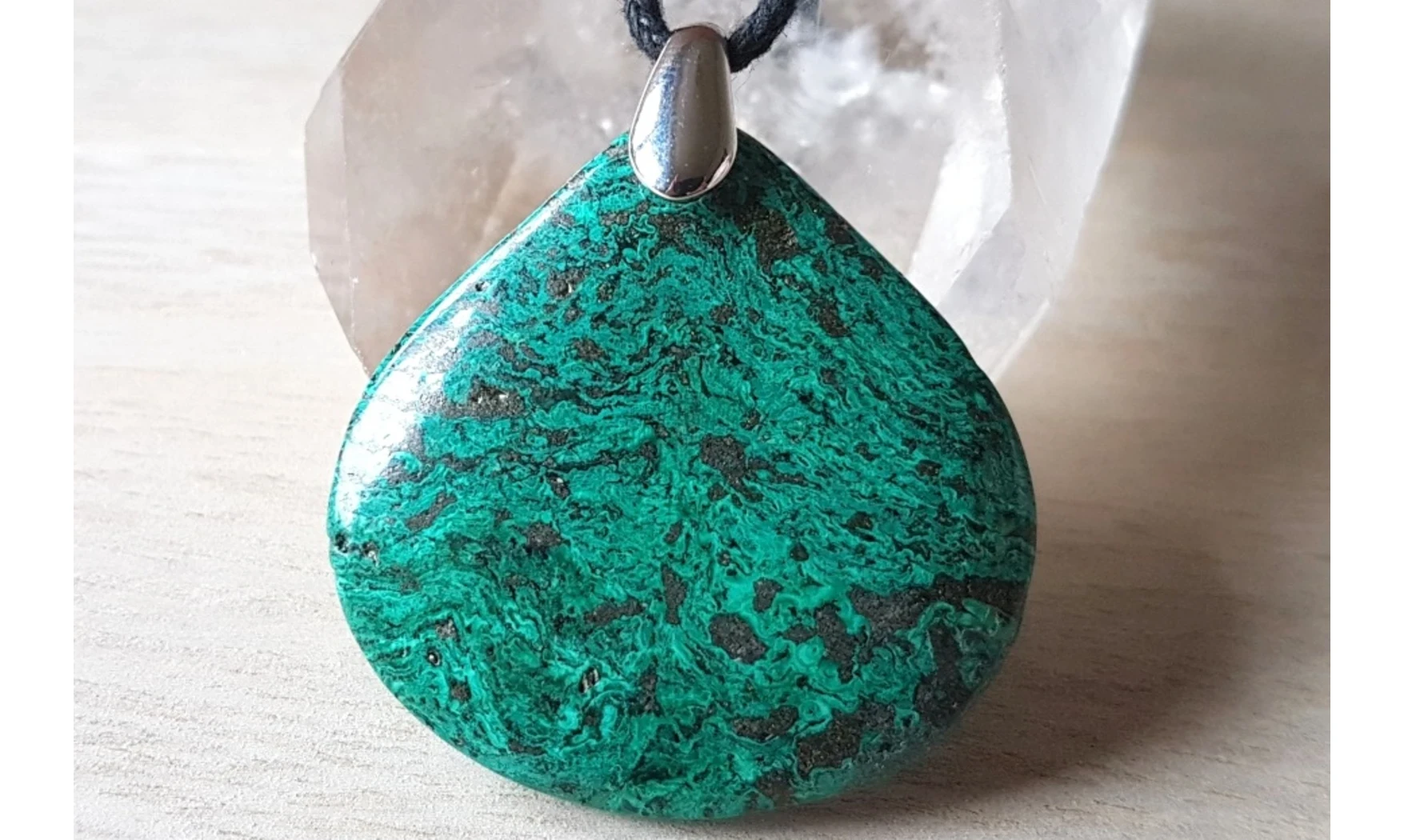 Chrysocolle Galet pendentif