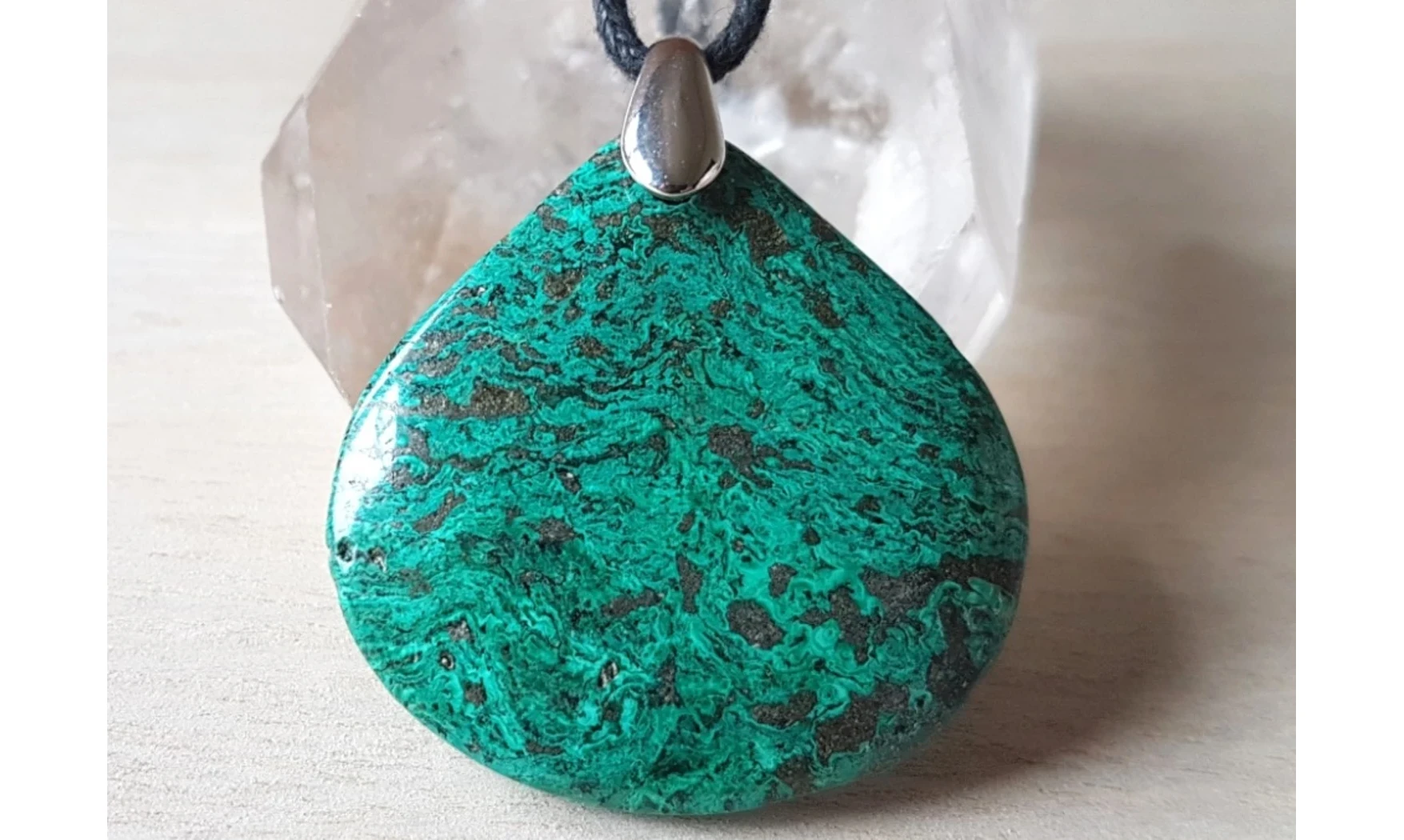 Chrysocolle Galet pendentif