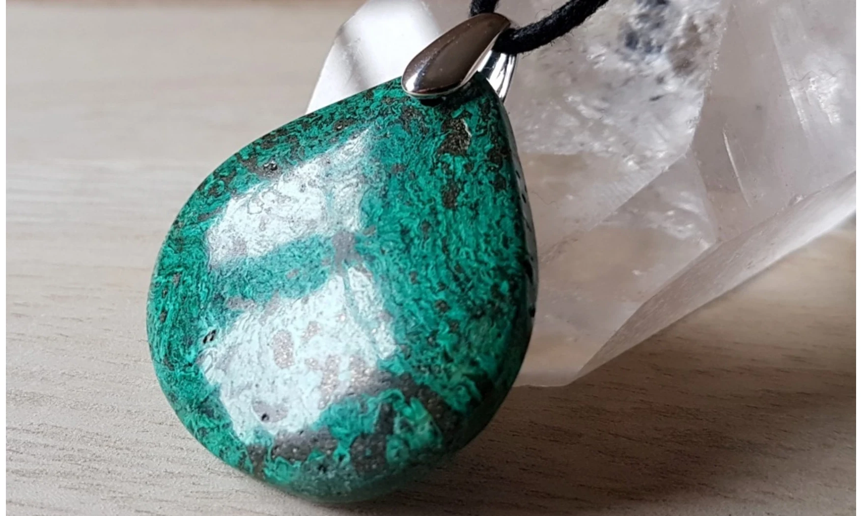 Chrysocolle Galet pendentif