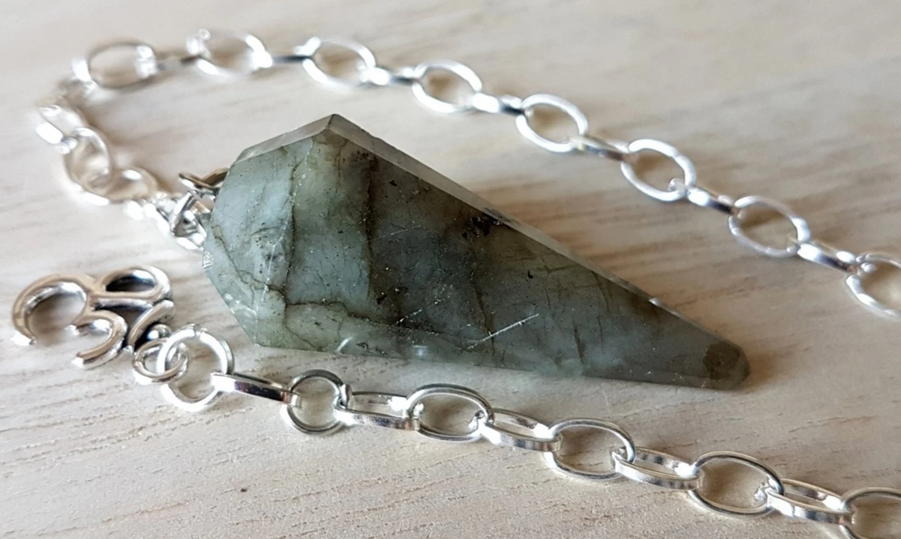 Labradorite pierre pendule cône facetté
