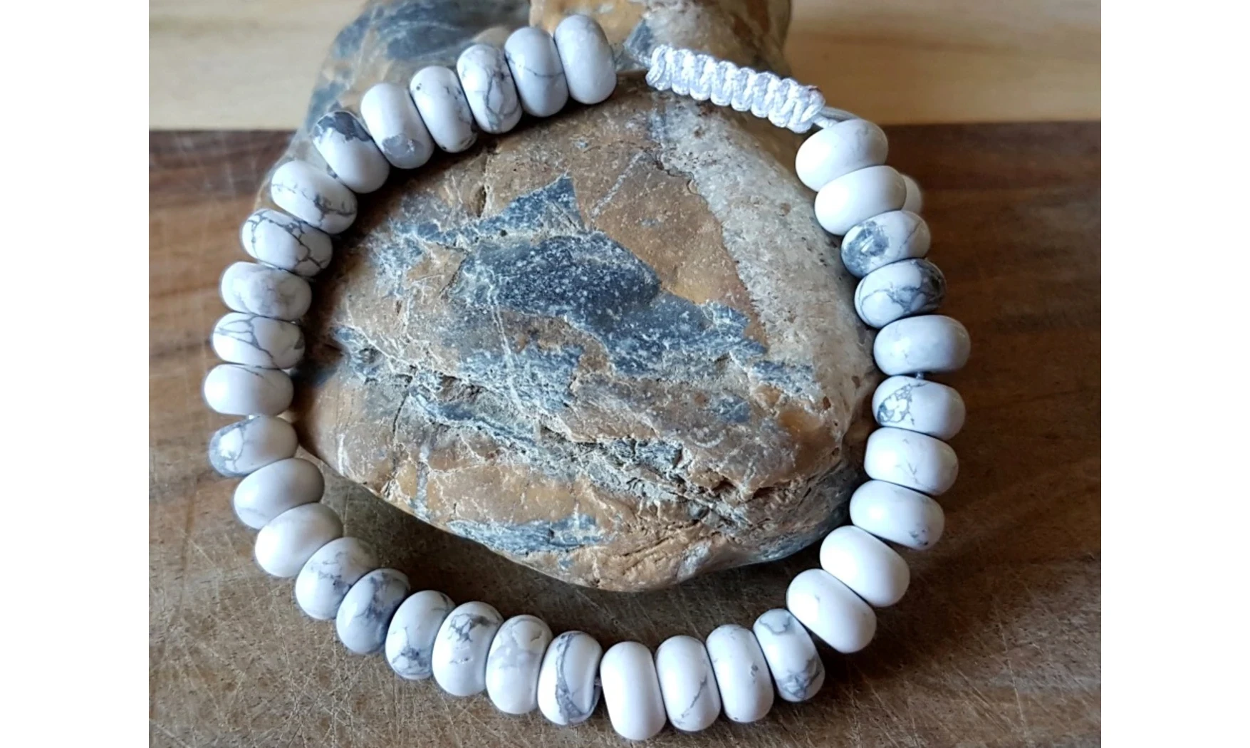 Howlite perles donuts Bracelet