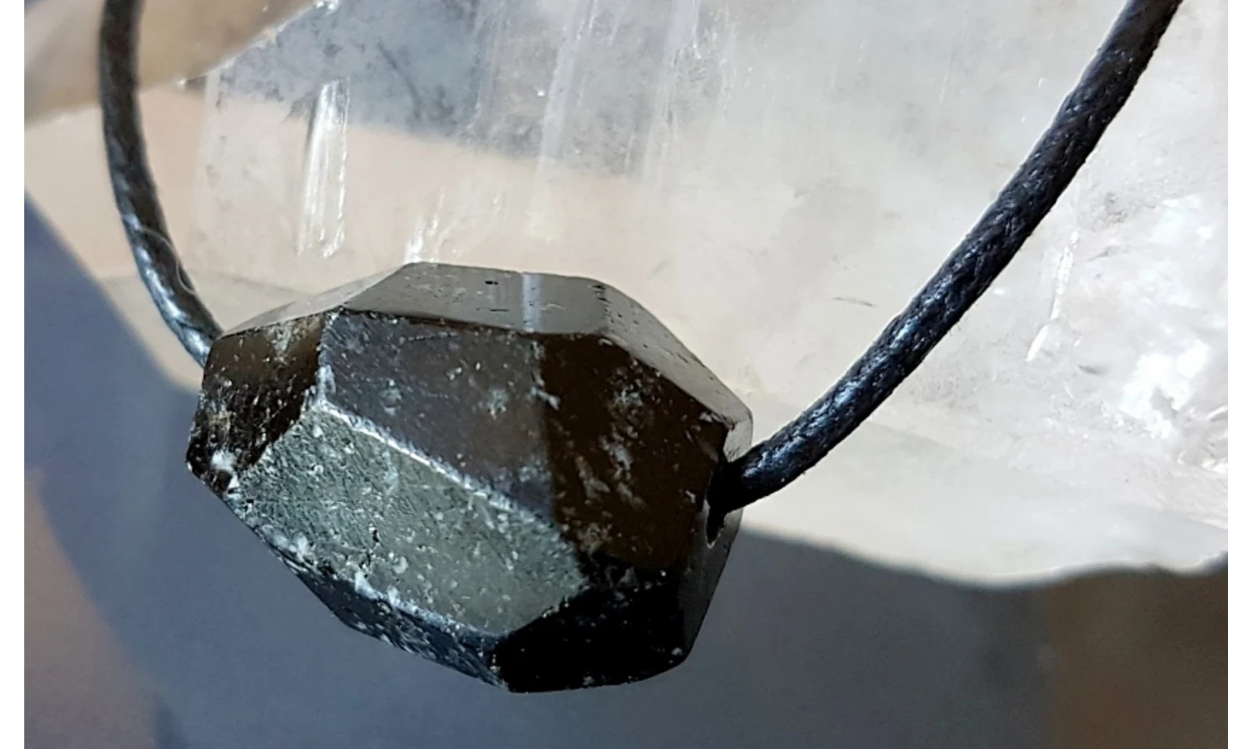 Tourmaline noire Bloc percé pendentif