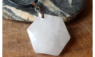 Cristal de roche Hexagone Collier