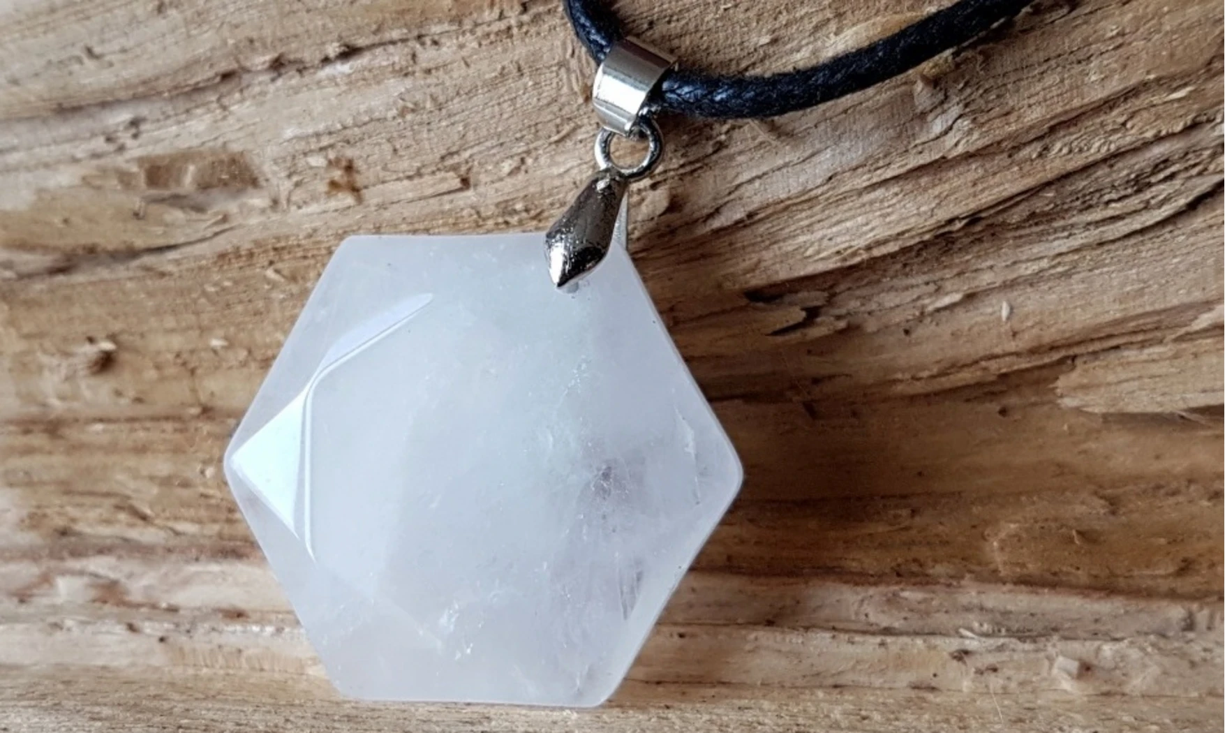Cristal de roche Hexagone Collier