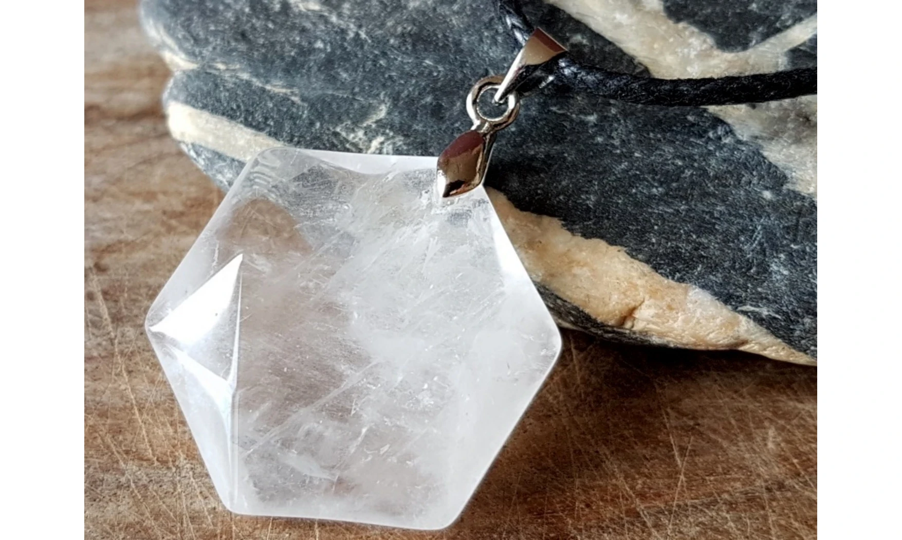 Cristal de roche Hexagone Collier
