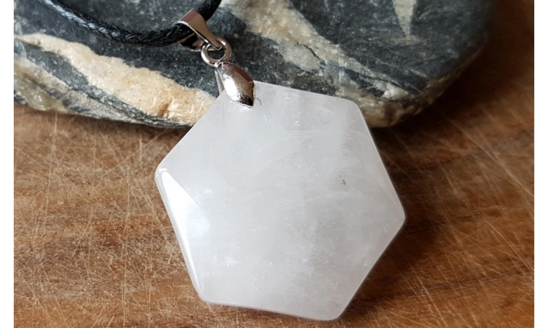Cristal de roche Hexagone Collier
