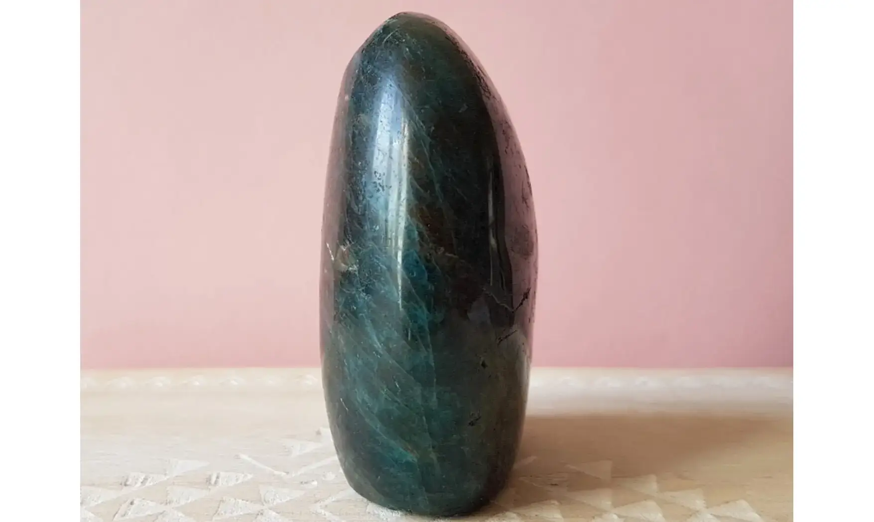 Apatite bleue Pierre Bloc poli 2