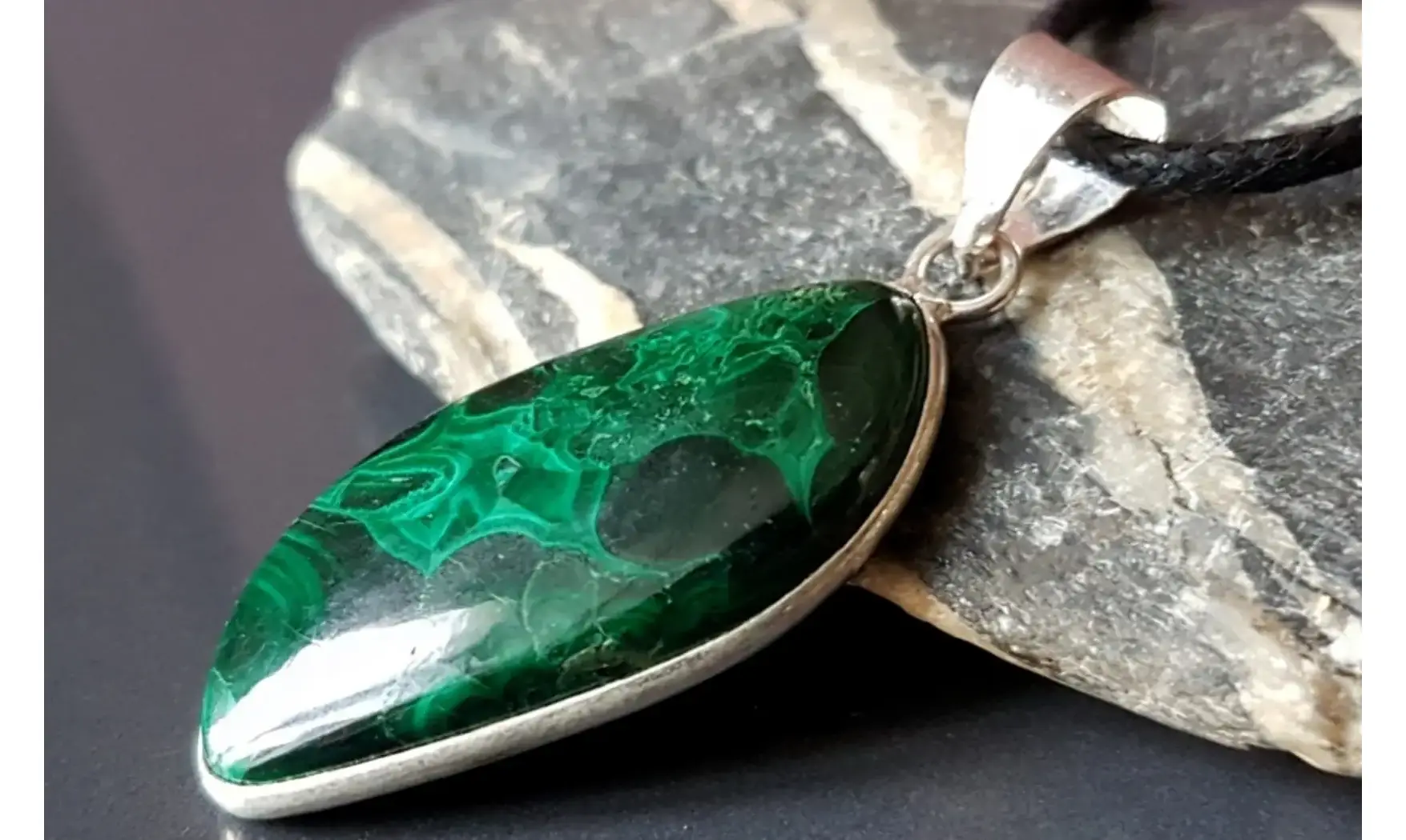 Malachite 5 & 925 Silver plated pendant