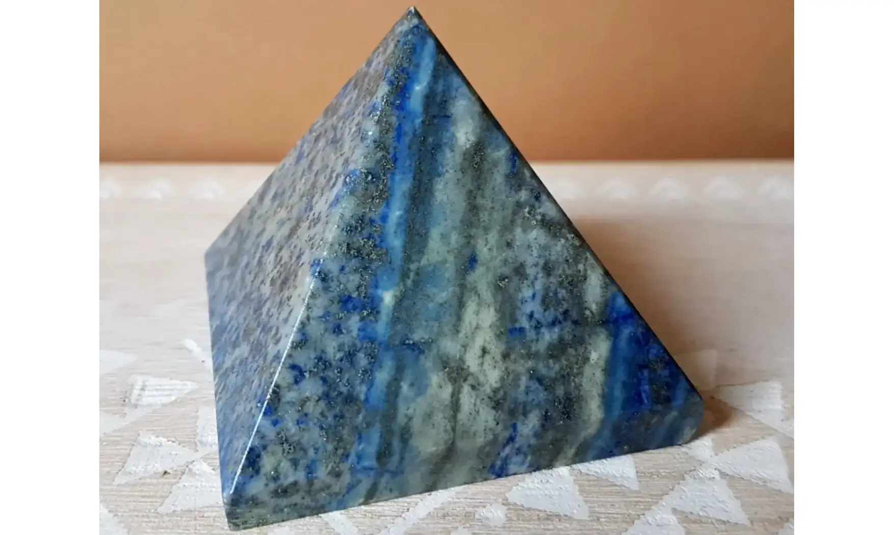 Pyramide Lapis lazuli pierre 7