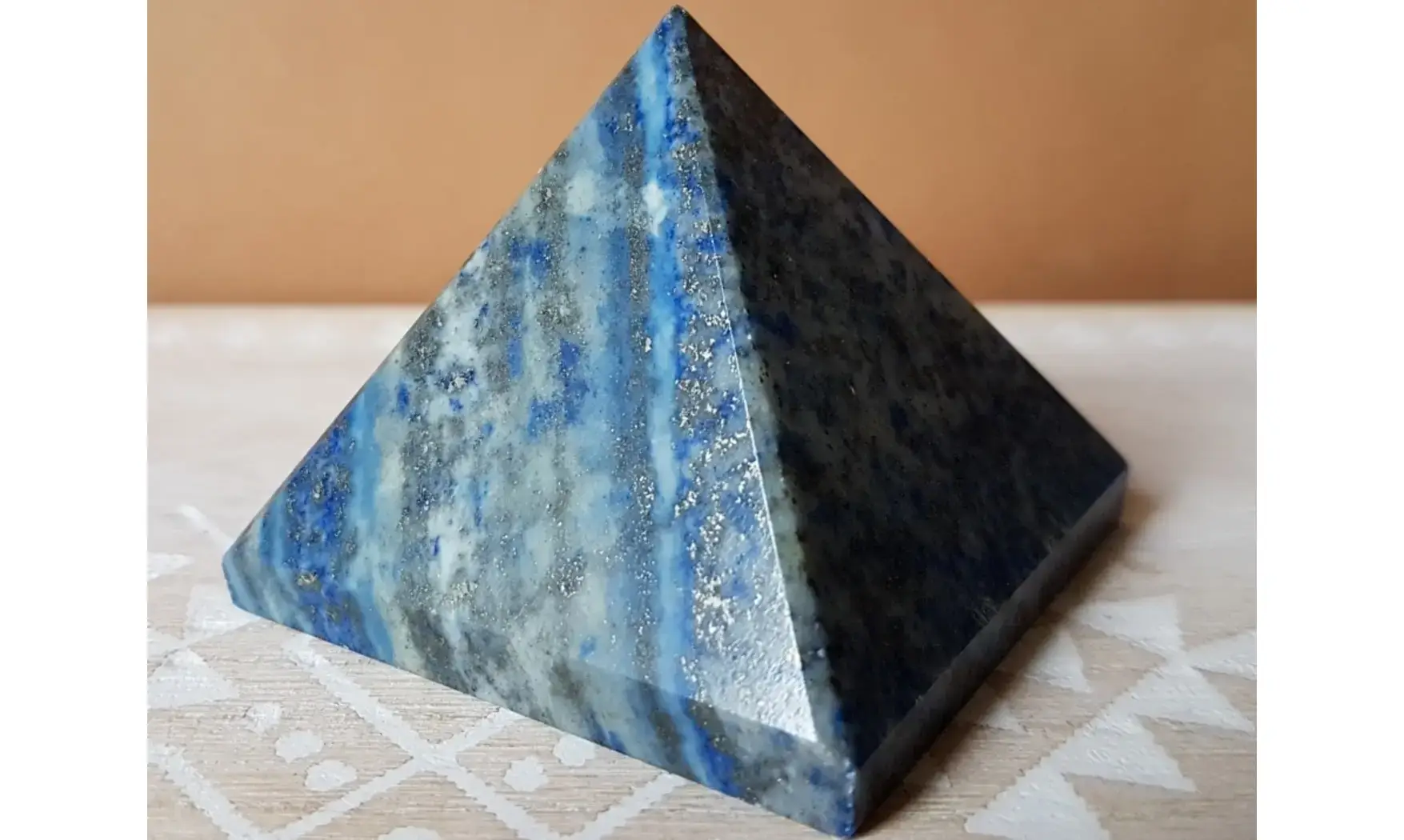 Pyramide Lapis lazuli pierre 7
