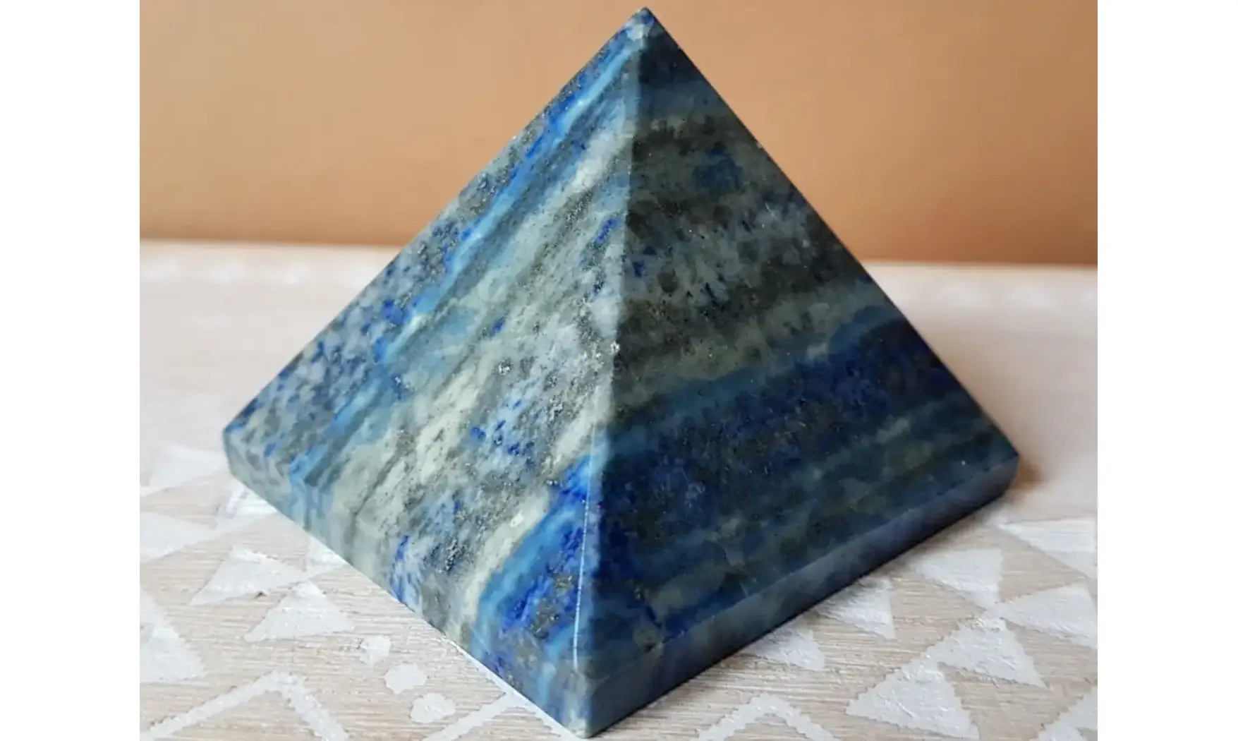 Pyramide Lapis lazuli pierre 7