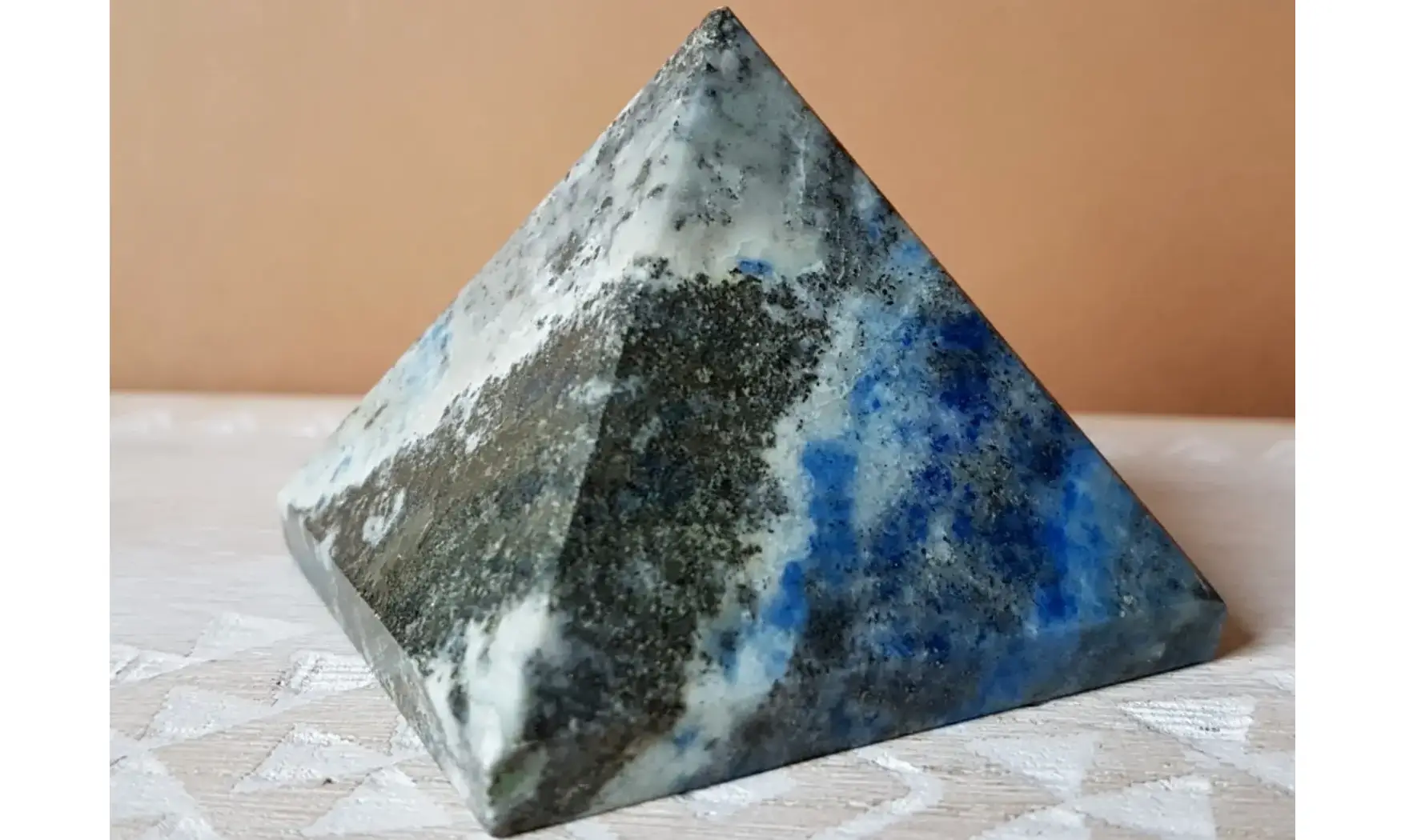 Pyramide Lapis lazuli pierre 8