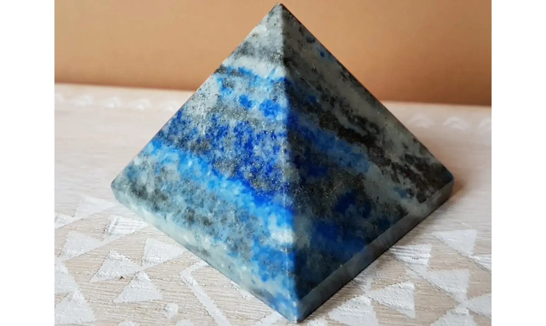 Pyramide Lapis lazuli pierre 8