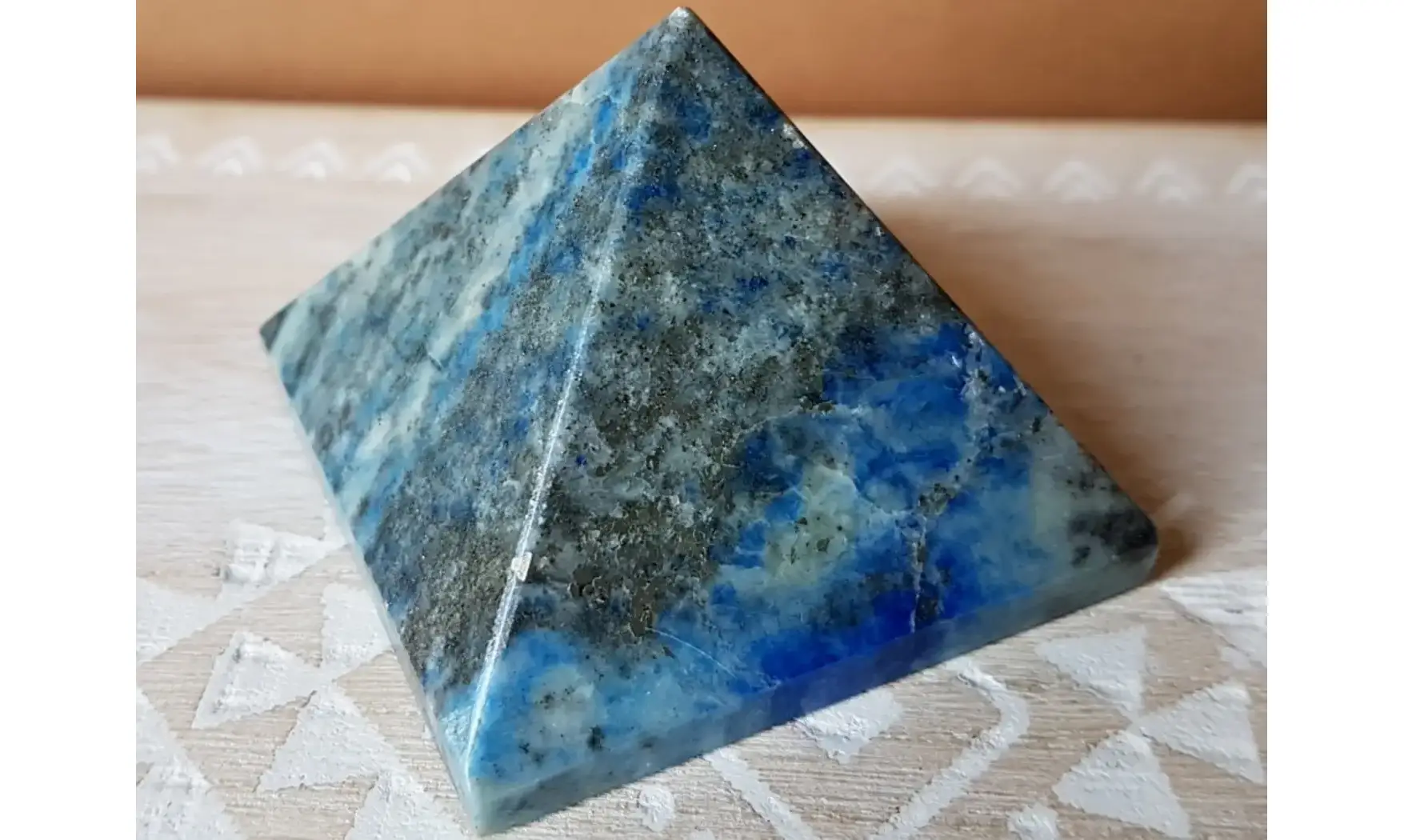 Pyramide Lapis lazuli pierre 9