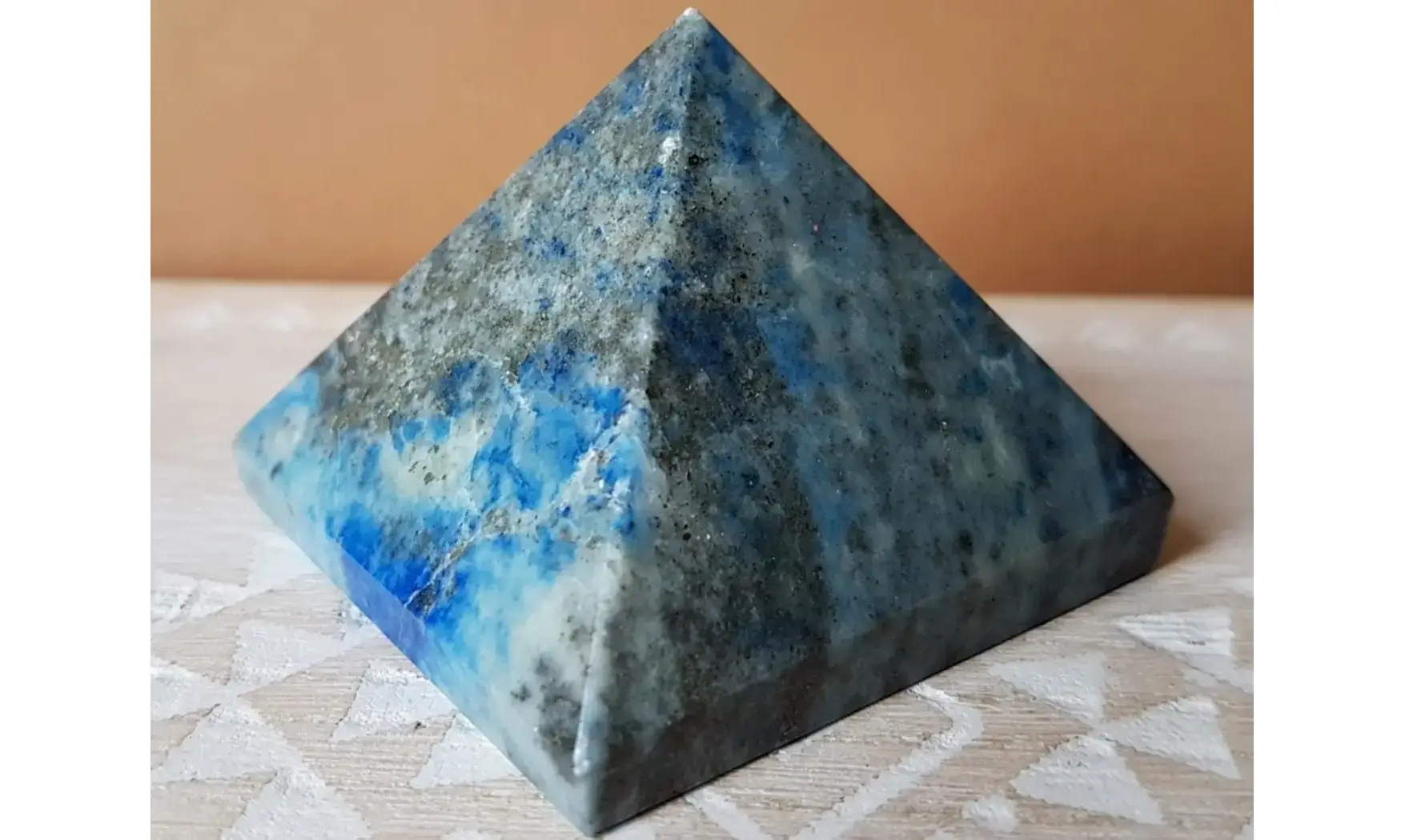 Pyramide Lapis lazuli pierre 9