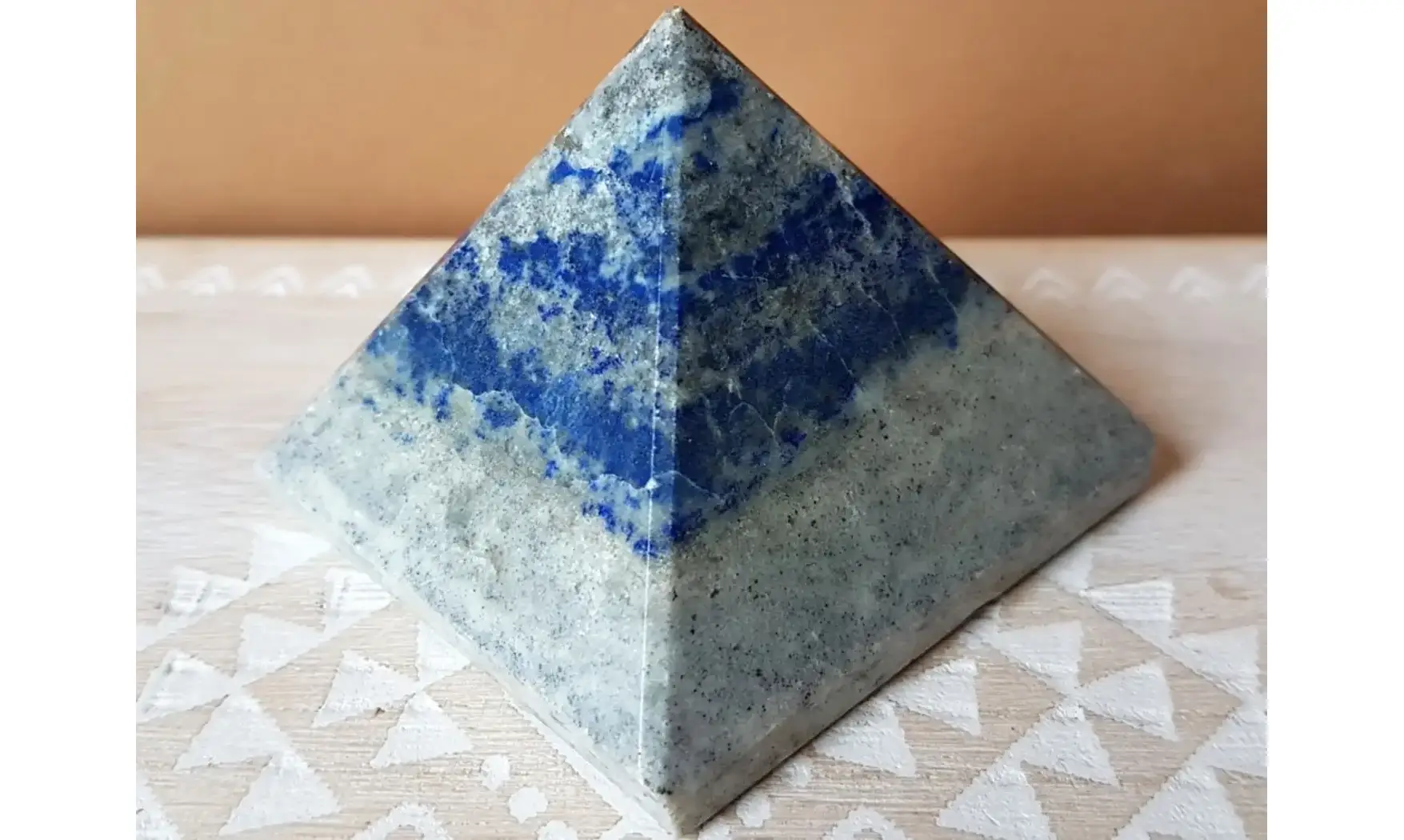 Pyramide Lapis lazuli pierre 14