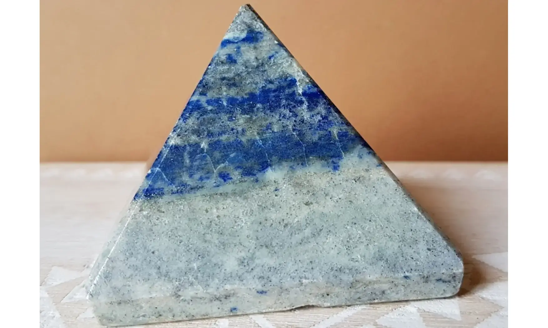 Pyramide Lapis lazuli pierre 14