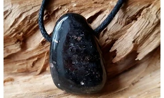 Nuumite pierre percée pendentif