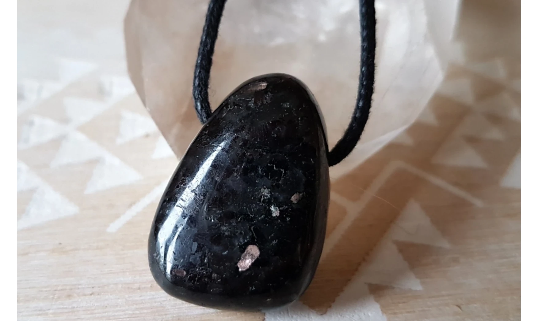 Nuumite pierre percée pendentif
