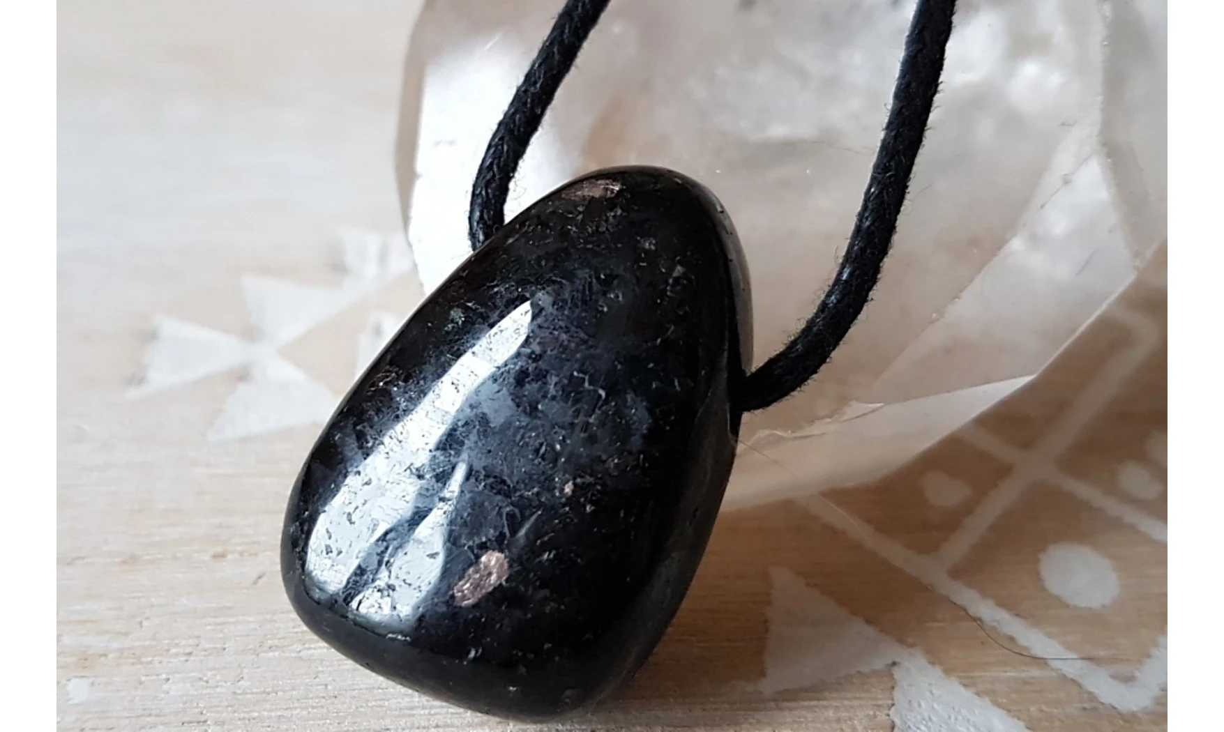 Nuumite pierre percée pendentif