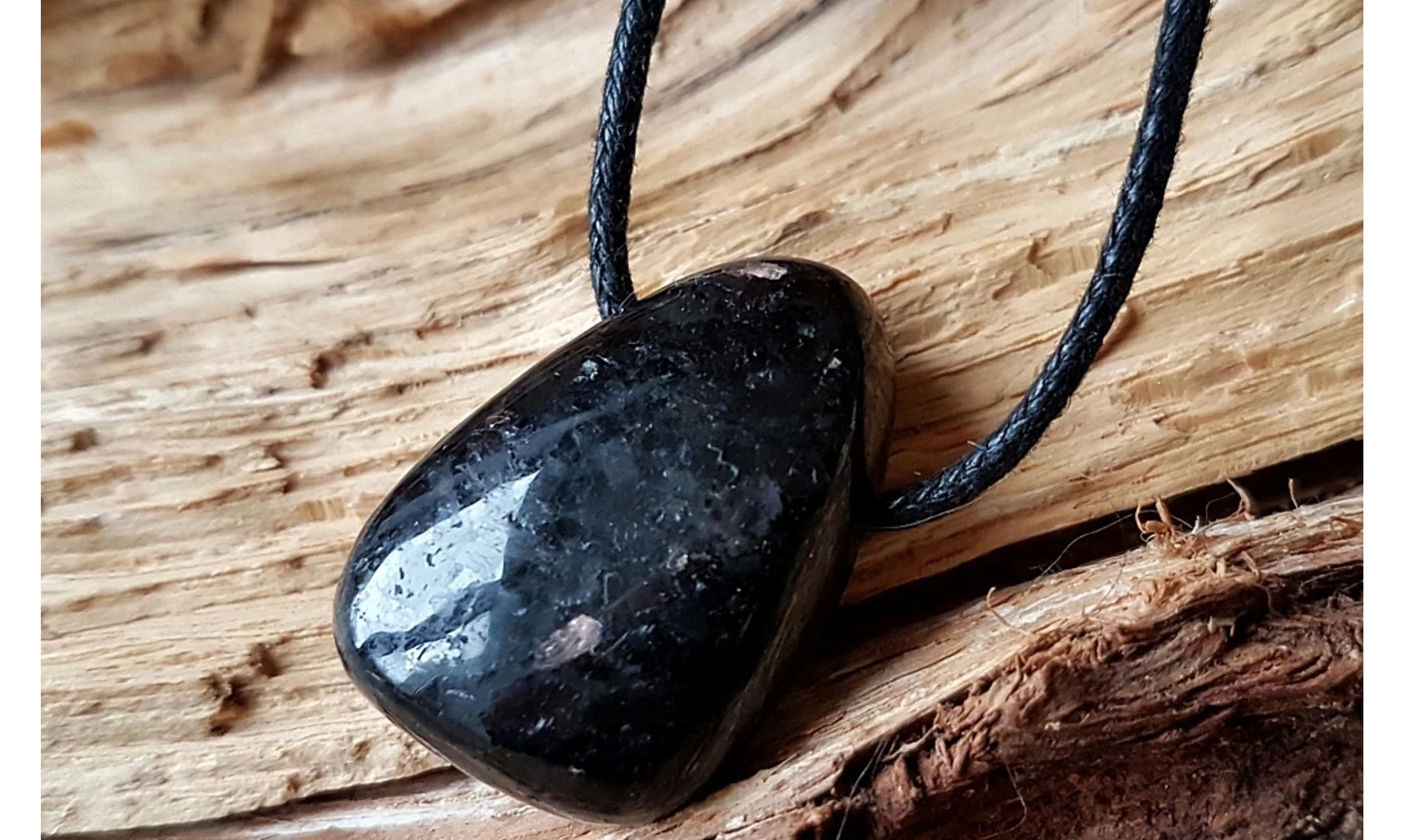 Nuumite pierre percée pendentif