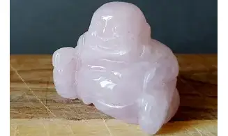 Quartz rose Bouddha pierre