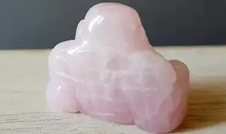 Quartz rose Bouddha pierre