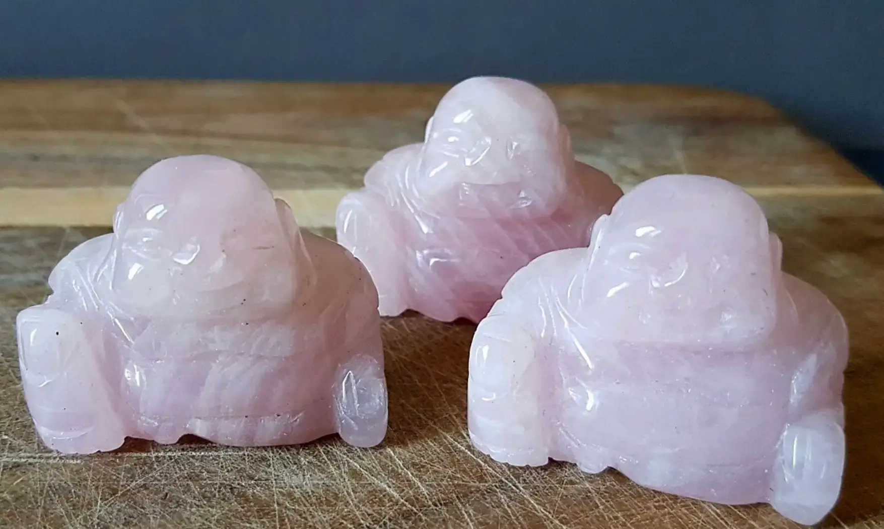 Quartz rose Bouddha pierre