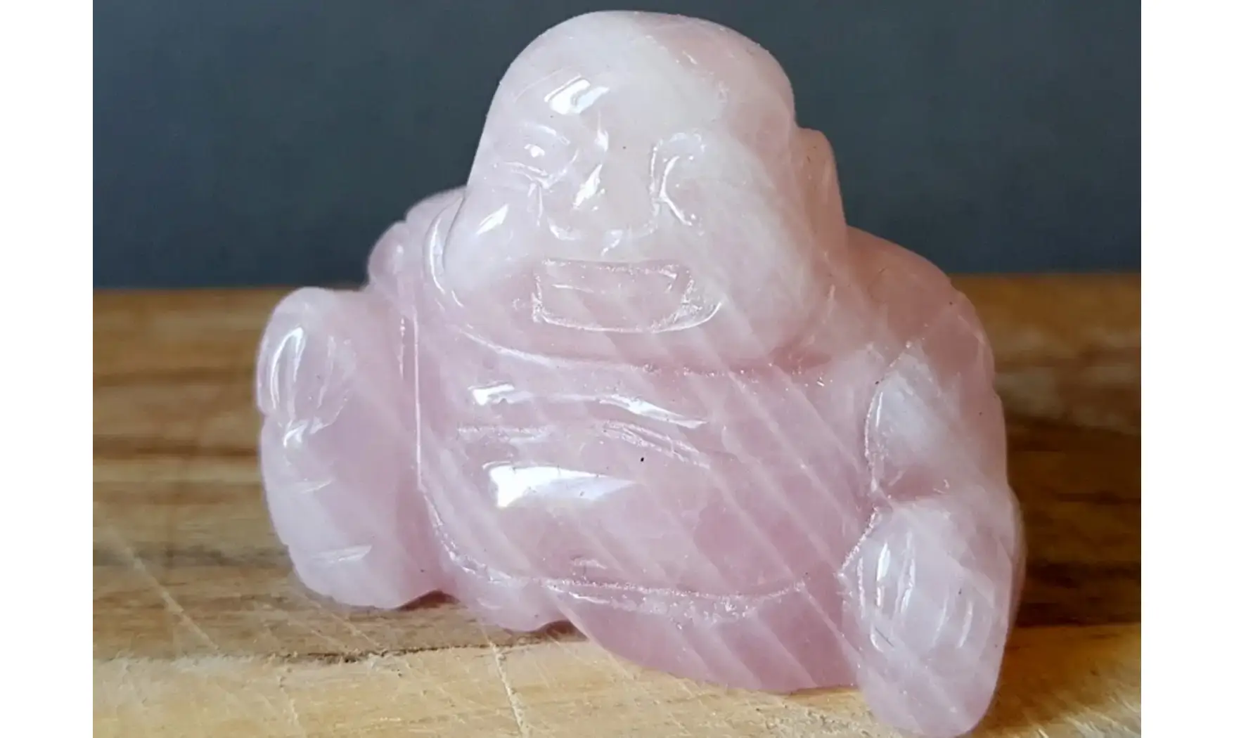 Quartz rose Bouddha pierre