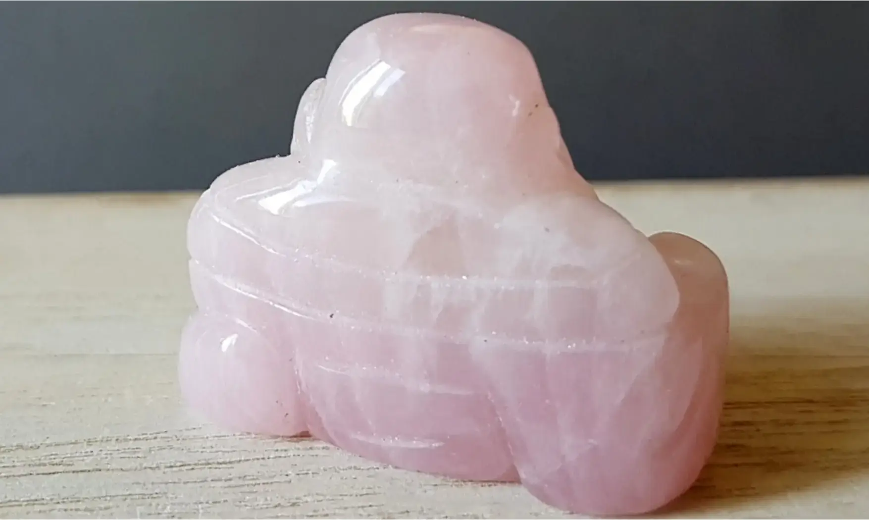 Quartz rose Bouddha pierre