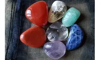 7 Chakras pierre roulée Composition