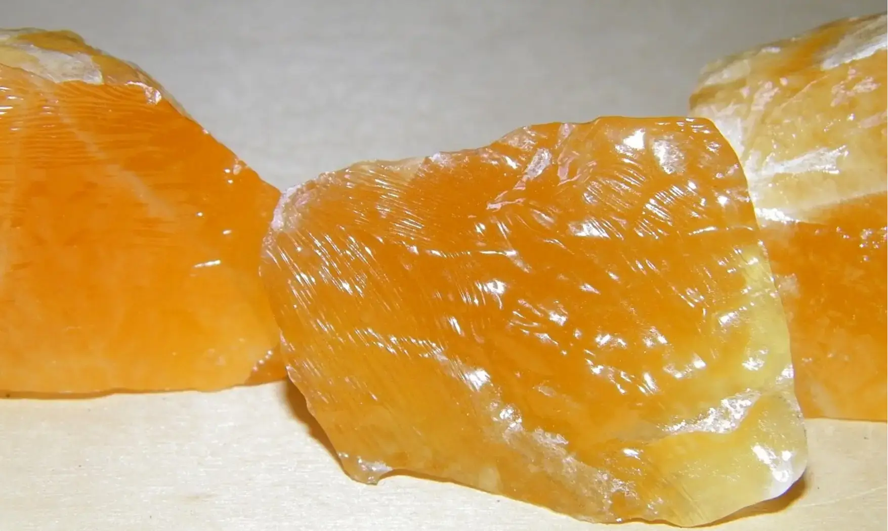 Calcite orange Pierre Brute