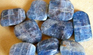Cyanite pierre roulée