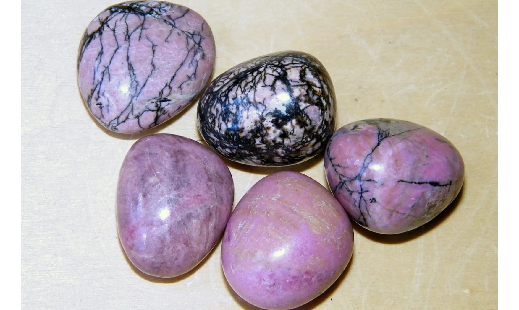Rhodonite pierre roulée