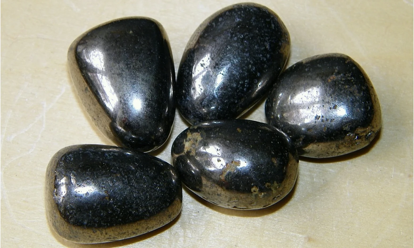 Pyrite pierre roulée