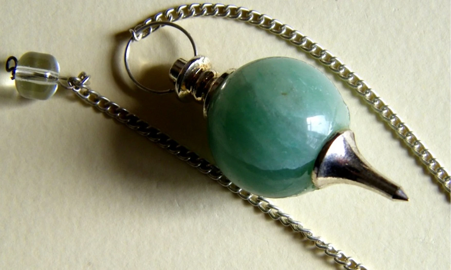 Aventurine verte pierre pendule sphère