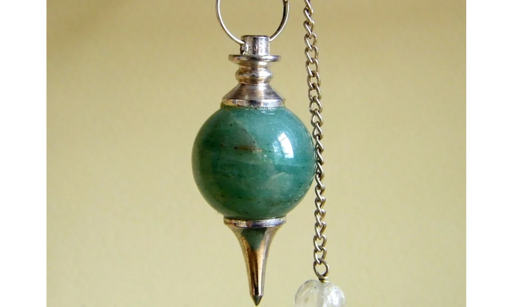 Aventurine verte pierre pendule sphère