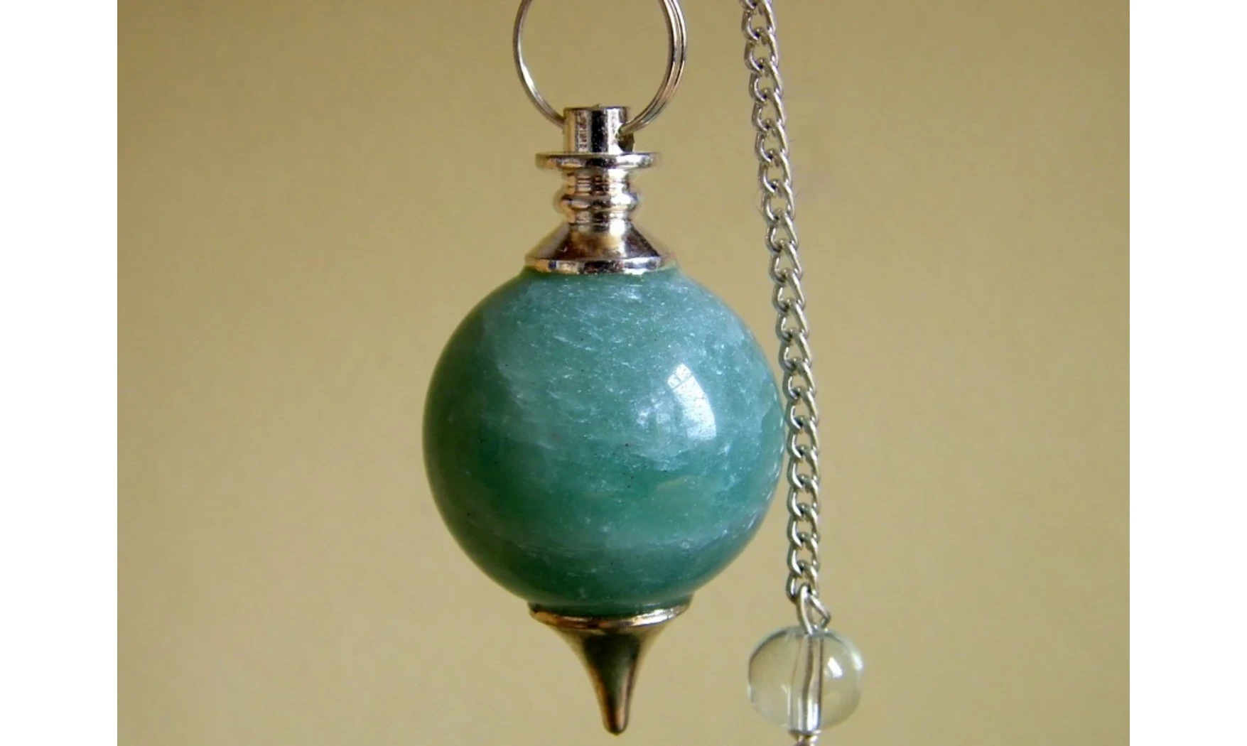 Aventurine verte pierre pendule sphère