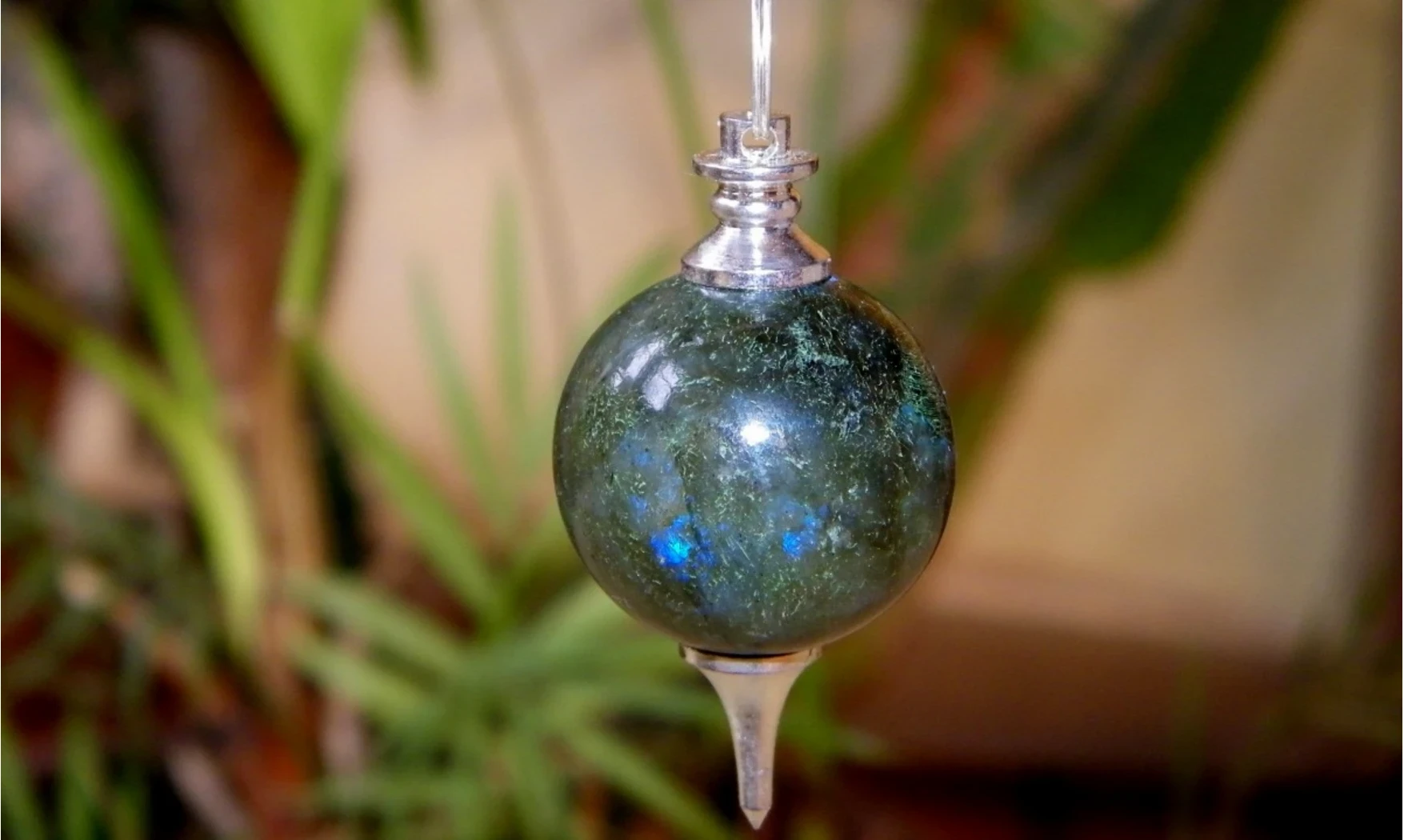Labradorite pierre pendule sphère