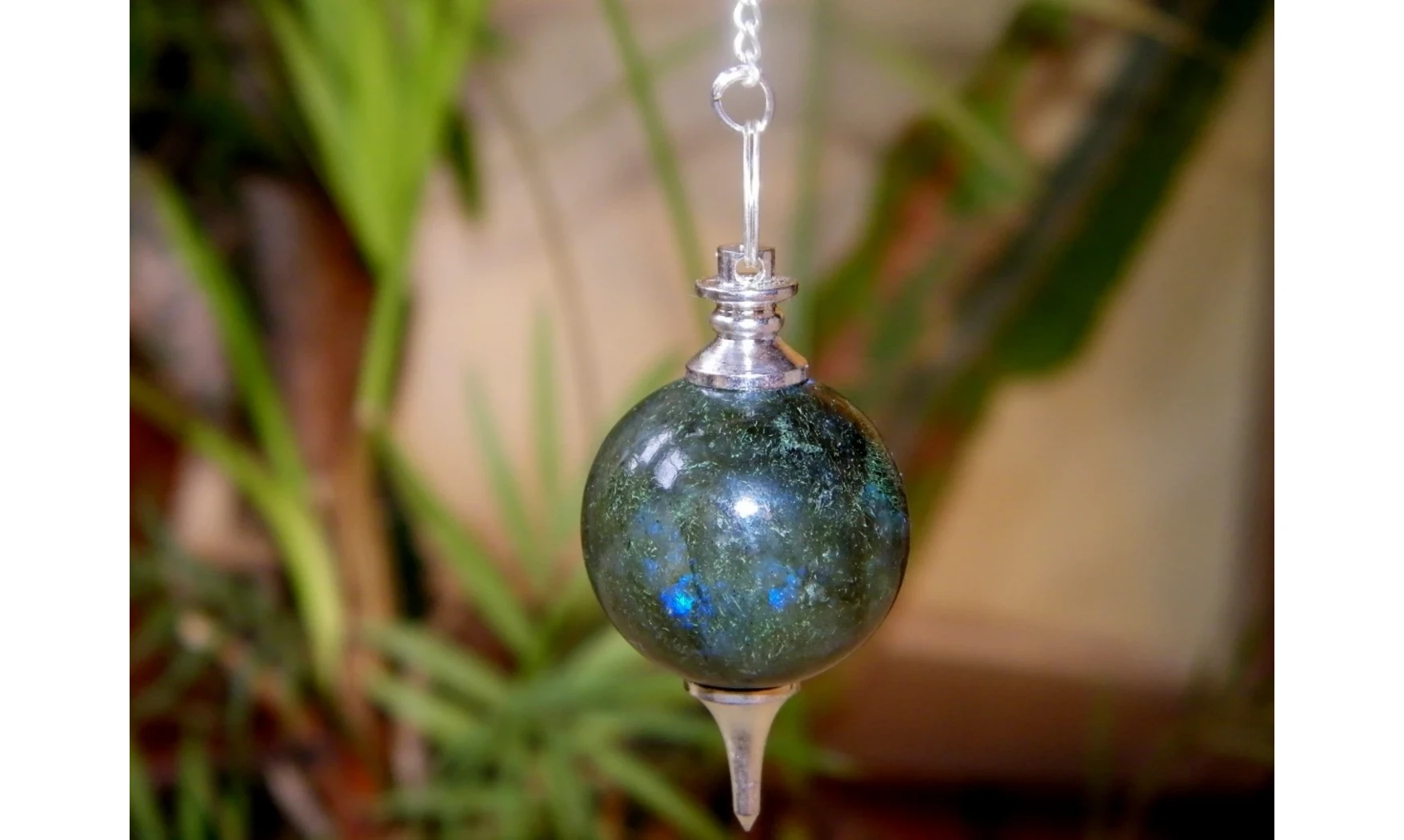 Labradorite pierre pendule sphère