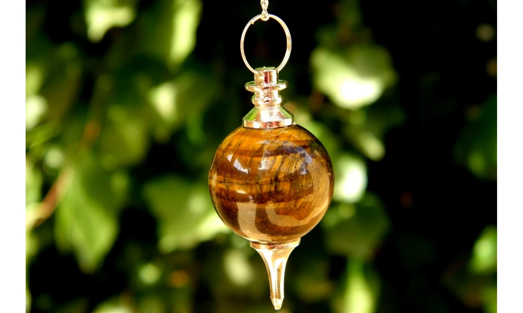 Oeil de Tigre pierre pendule sphère