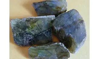 Labradorite Pierre brute 1 Face polie