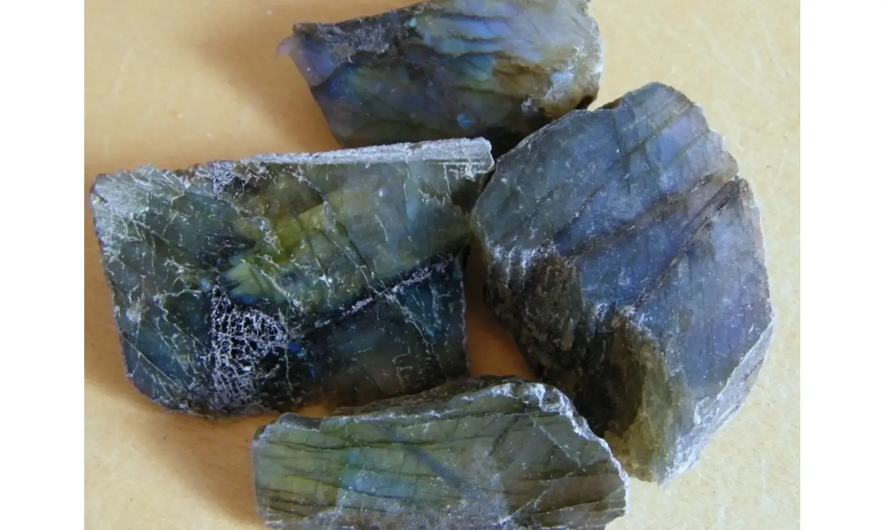 Labradorite Pierre brute 1 Face polie