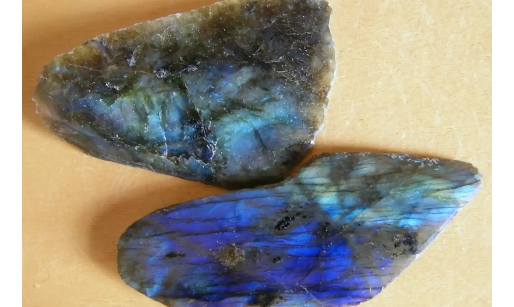 Labradorite Pierre brute 1 Face polie