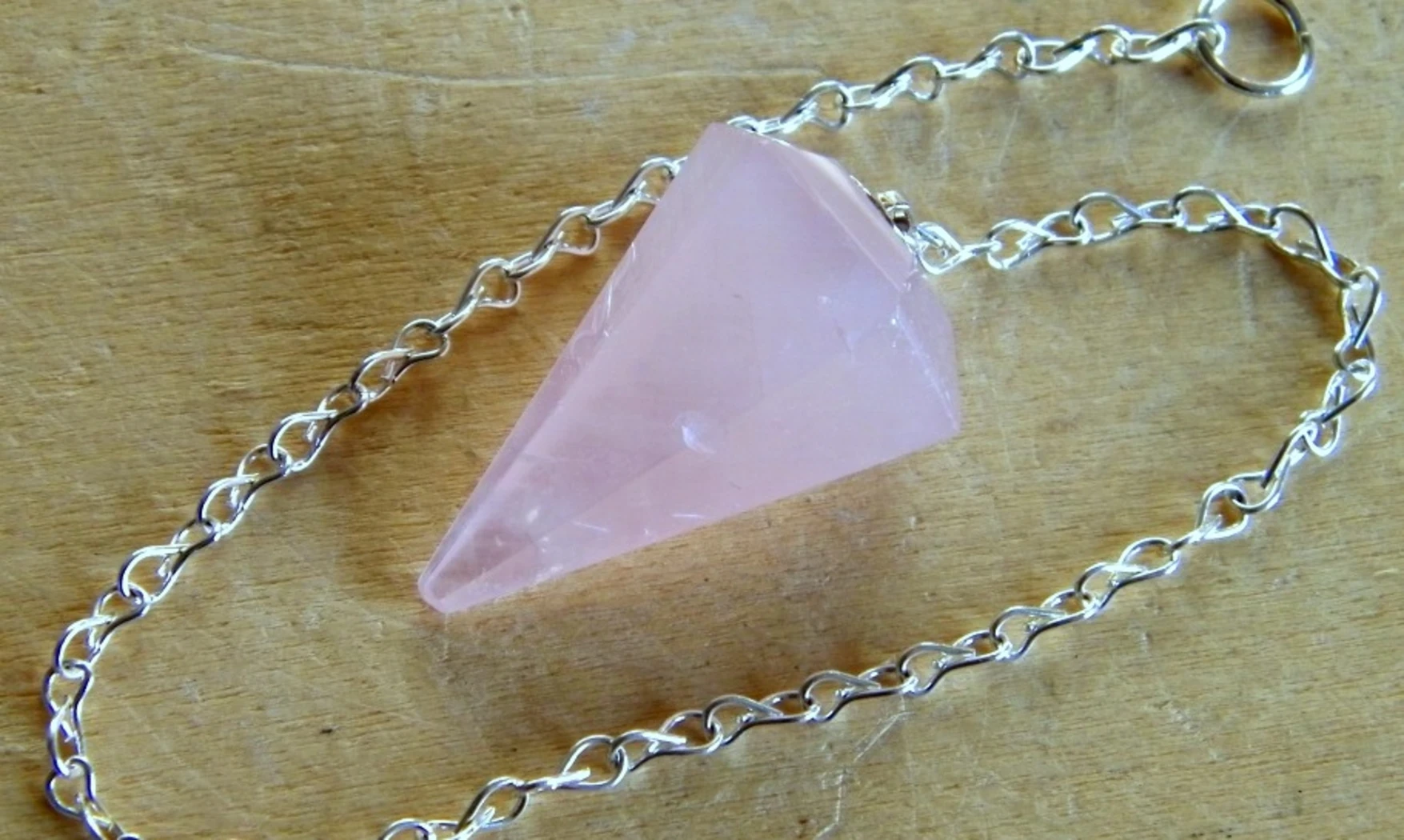 Quartz rose pierre pendule cône facetté