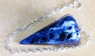 Sodalite pierre pendule cône facetté