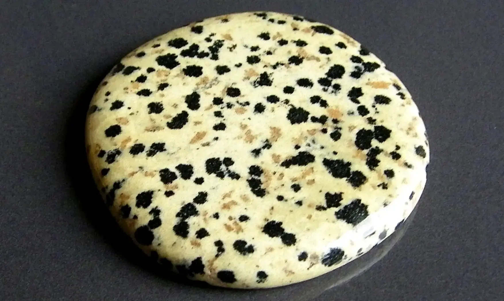 Jaspe Dalmatien Galet pierre plate