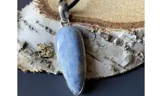 Kyanite & 925 Silver plated pendant