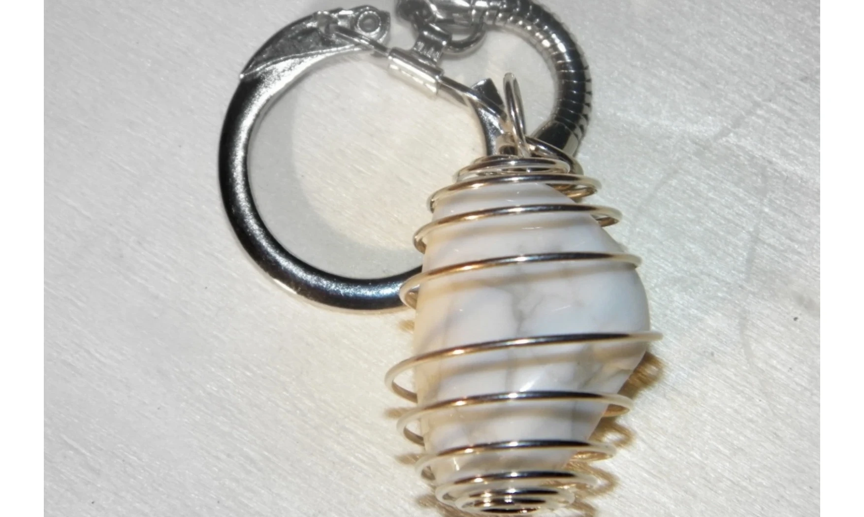 Porte-clés Howlite blanche pierre