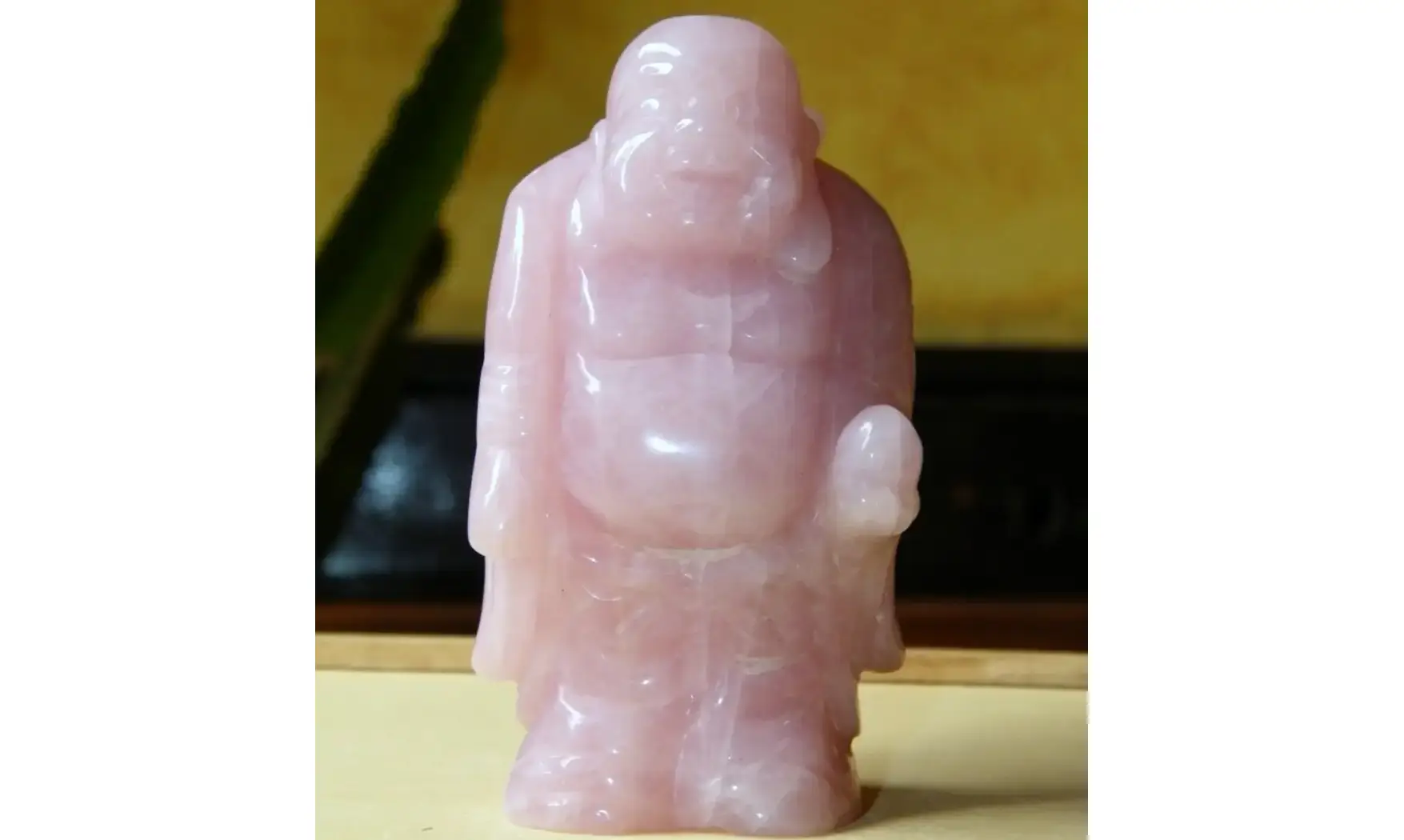 Quartz rose Bouddha pierre